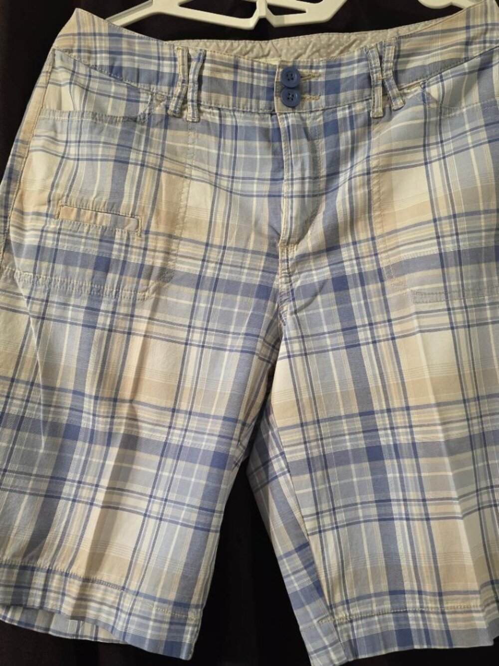 8 St. John’s Bay Plaid Blue Beige Tan & White Bermuda Shorts Front & Back Pocket
